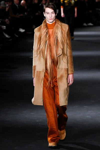 Look 24